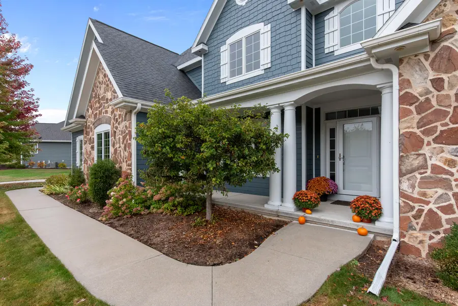 280 Settlers Cir, Sheboygan Falls, WI 53085 - #2