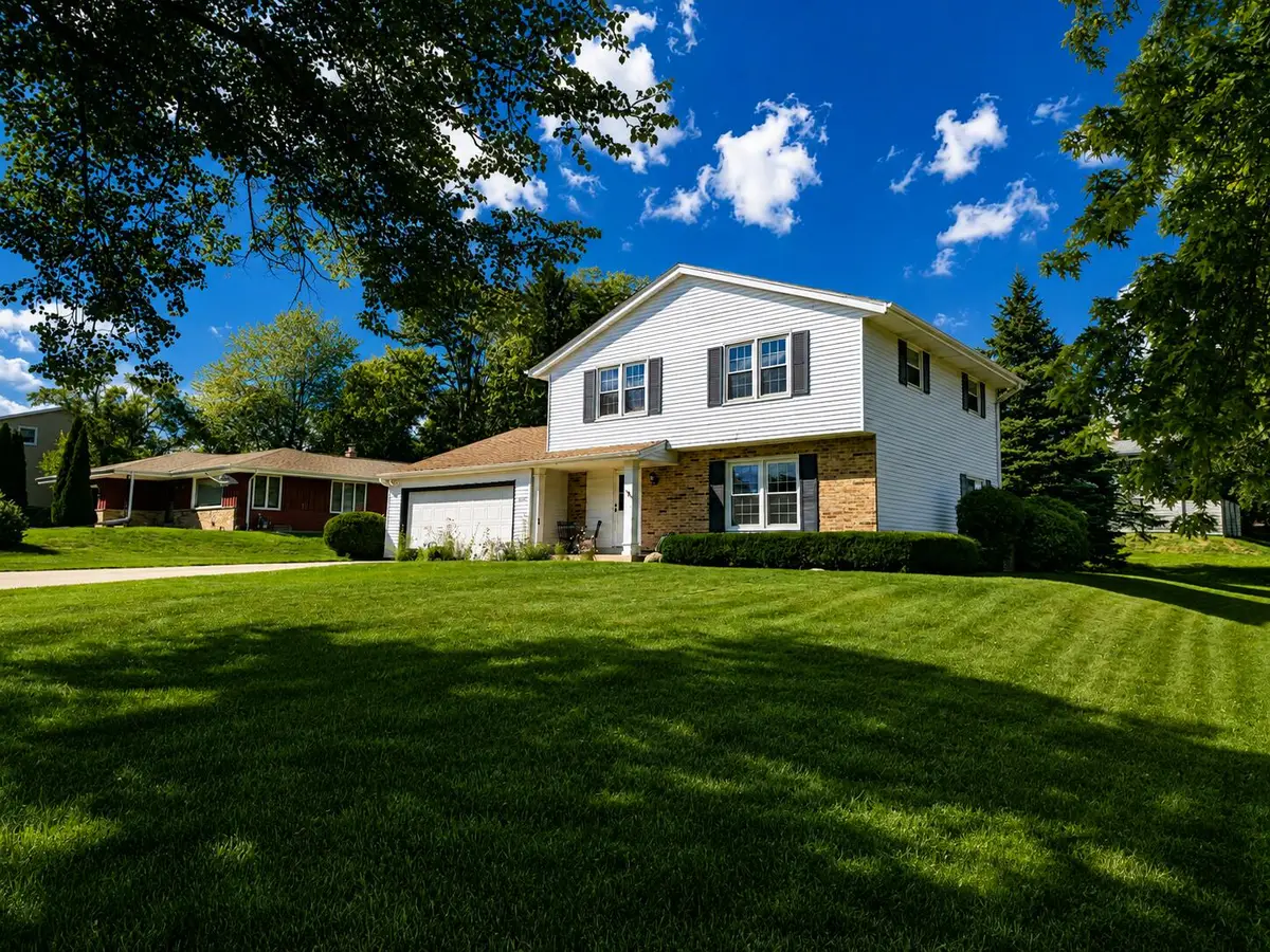 10600 W Monastery Dr, Franklin, WI 53132 - #1
