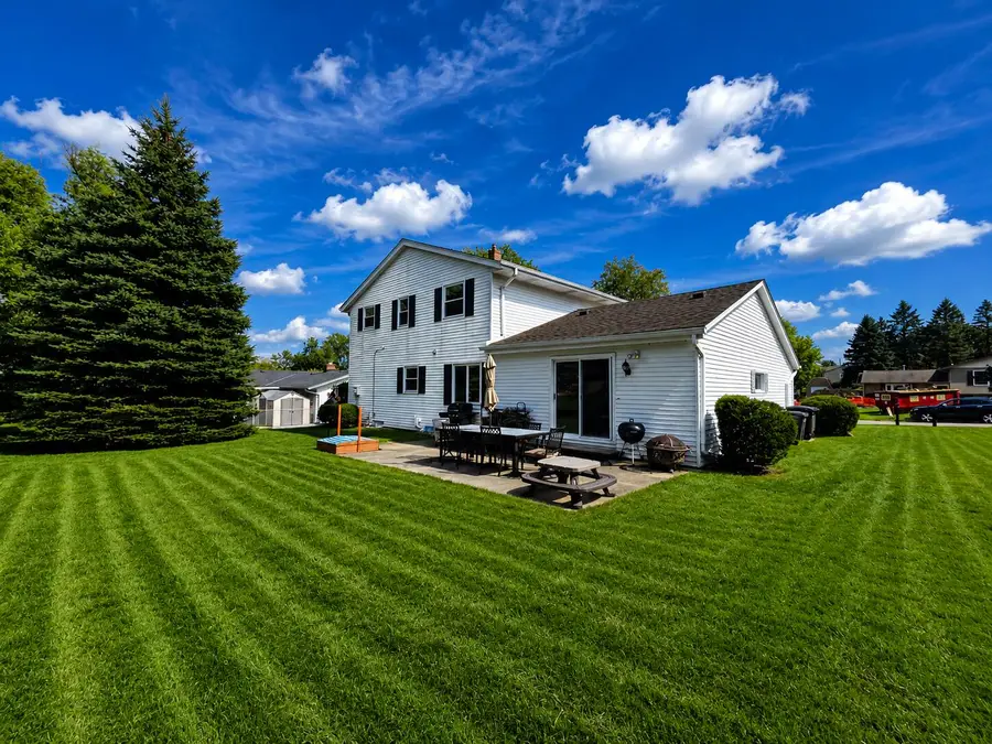 10600 W Monastery Dr, Franklin, WI 53132 - #3