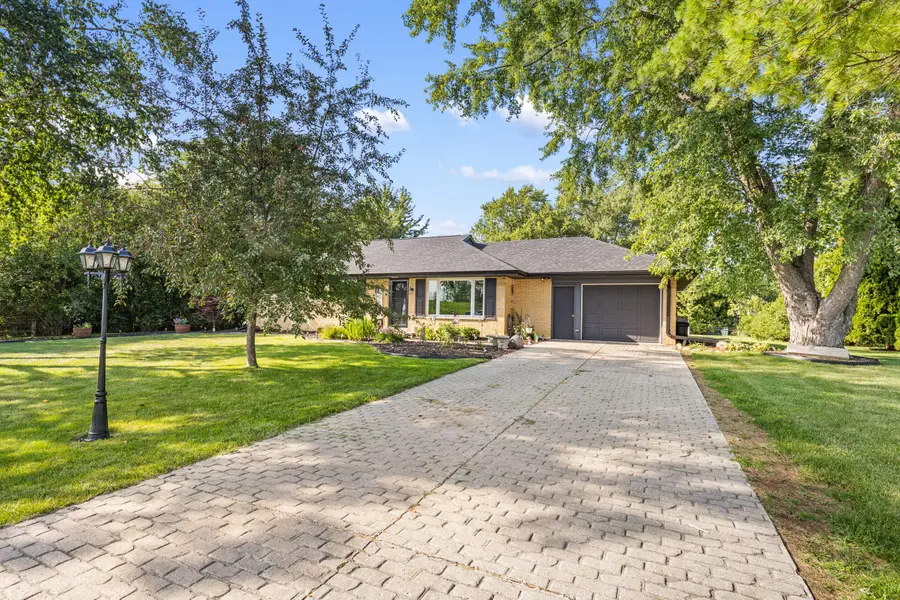 15440 Mt Vernon Ave, Brookfield, WI 53005 - #2