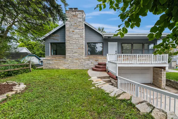 1012 Arcadian Ave, Waukesha, WI 53186