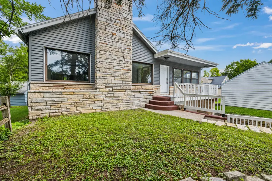 1012 Arcadian Ave, Waukesha, WI 53186 - #2