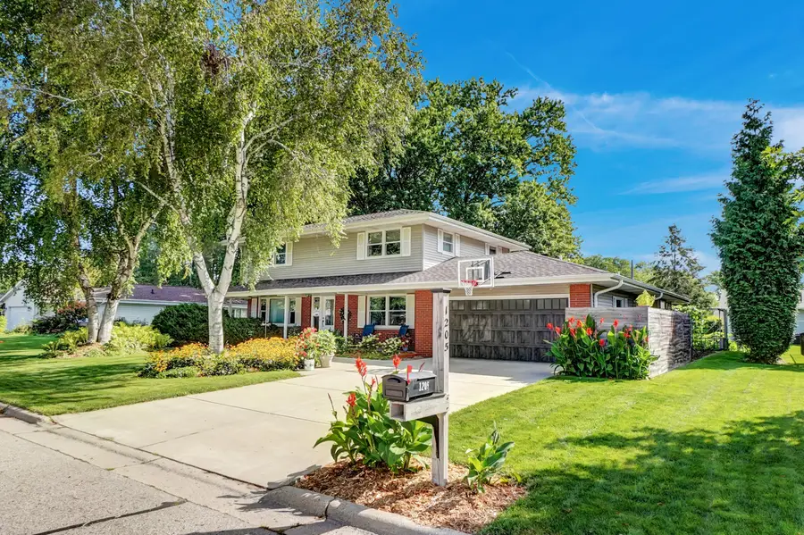 1205 Blue Dahlia Rd, Oconomowoc, WI 53066 - #3