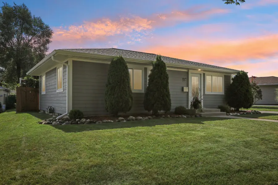 341 Joris Ave, Waukesha, WI 53188 - #2