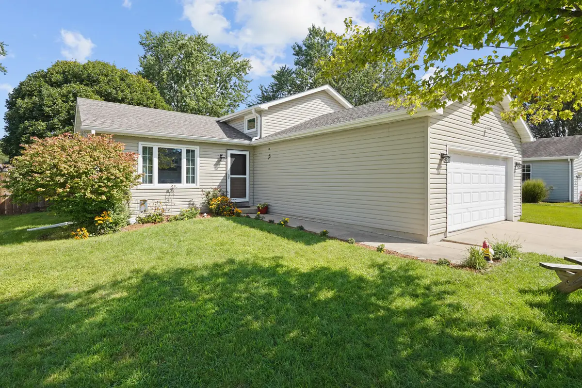 986 93rd St, Pleasant Prairie, WI 53158 - #1