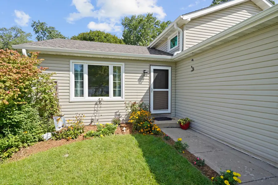 986 93rd St, Pleasant Prairie, WI 53158 - #2