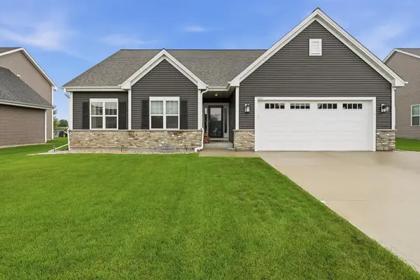 1431 Rosewood Pass, Oconomowoc, WI 53066