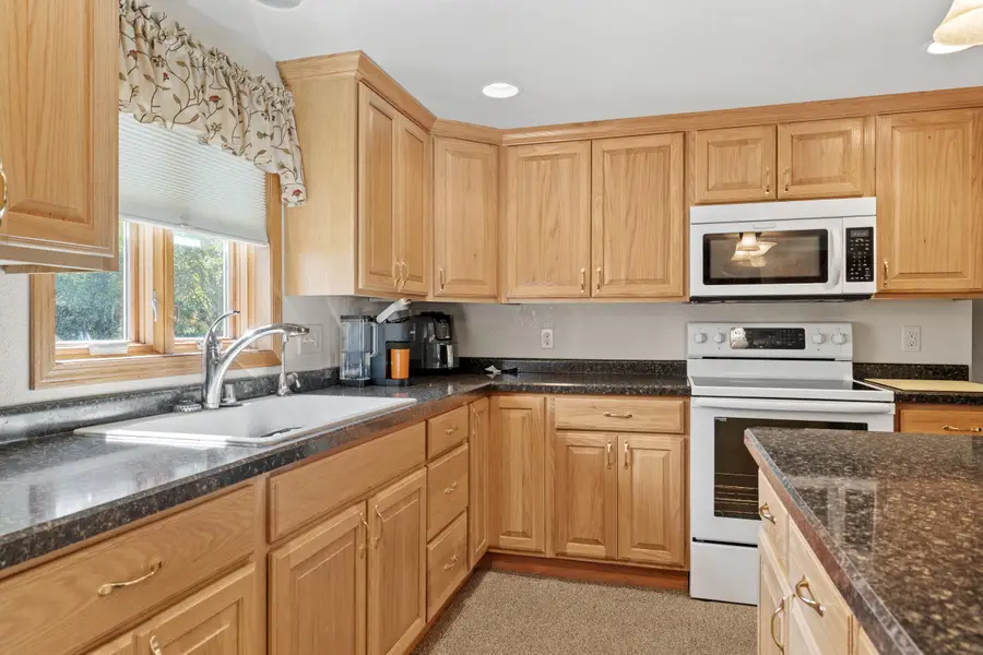 807 Madison Ave, Howards Grove, WI 53083 - #3