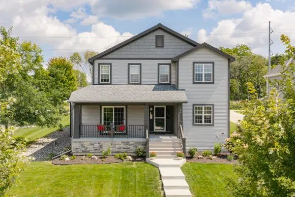 466 Bleeker St, Delafield, WI 53018