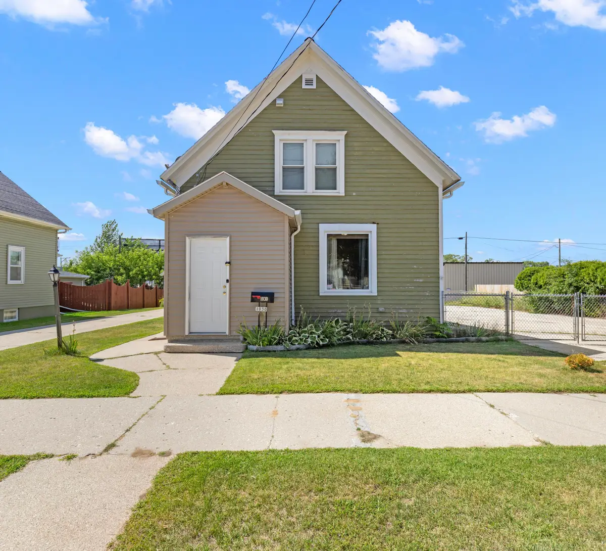1030 S 25th St, Manitowoc, WI 54220 - #1