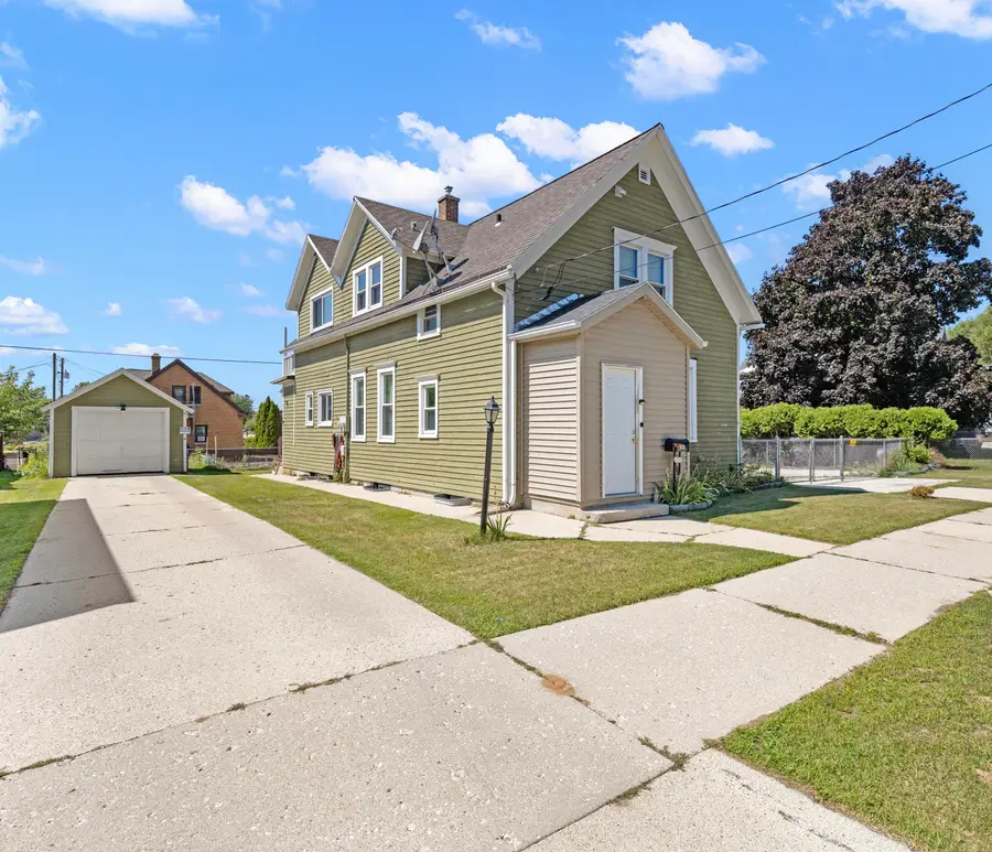 1030 S 25th St, Manitowoc, WI 54220 - #2