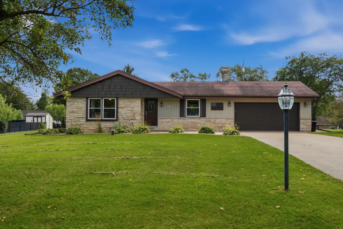 N74W22095 Alta Vista Dr, Lisbon, WI 53089 - #1