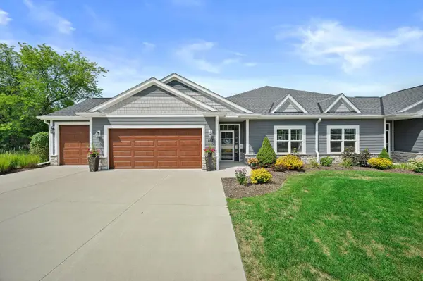 147 Phantom Lake Ct, Mukwonago, WI 53149