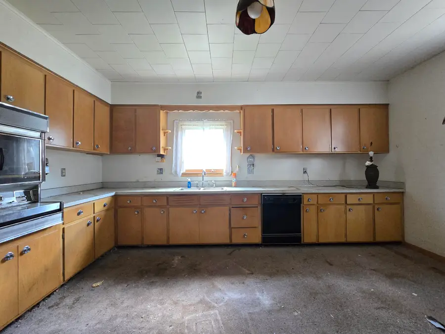 130 S 7th Ave, West Bend, WI 53095 - #3