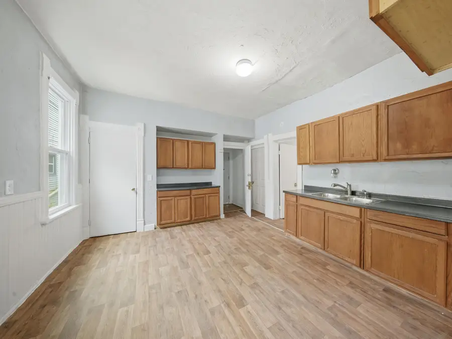 2911 N 6th St, Milwaukee, WI 53212 - #3