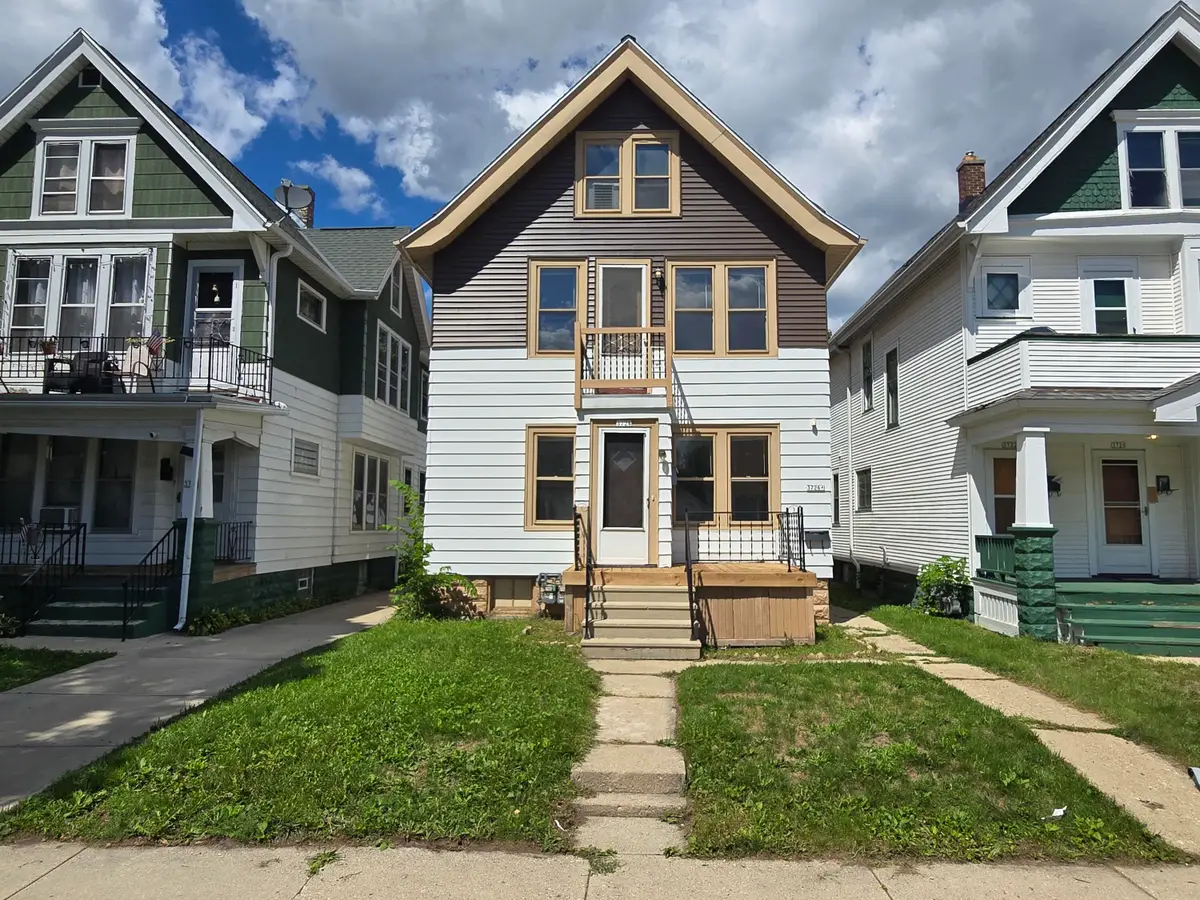 3726 W Dorothy Pl, Milwaukee, WI 53215 - #1