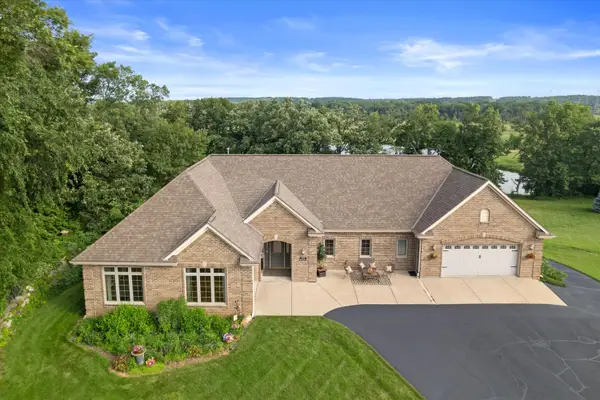 S94W23620 Kunzendorf Ct, Vernon, WI 53103
