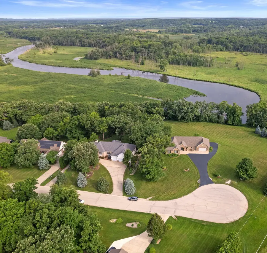 S94W23620 Kunzendorf Ct, Vernon, WI 53103 - #2