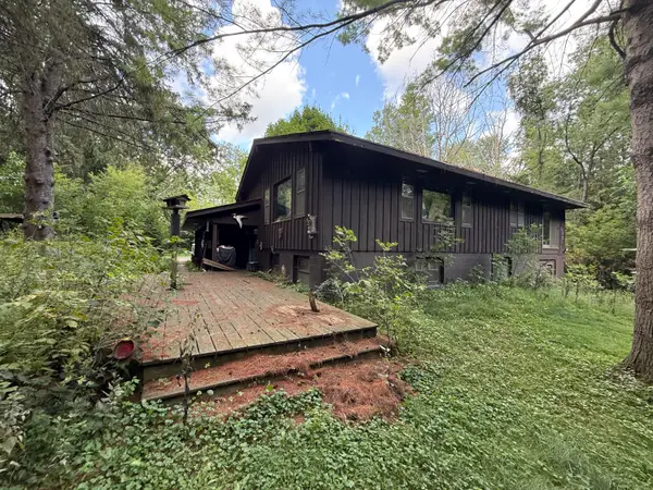 W329N3410 Lakeland Dr, Nashotah, WI 53058