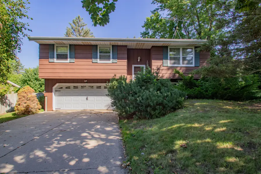 1068 Kiewert St, Watertown, WI 53098 - #2