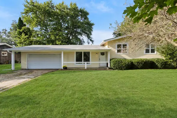 141 Marino Ave, Delavan, WI 53115