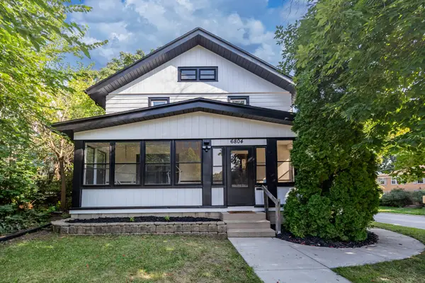 6804 Maple Ter, Wauwatosa, WI 53213