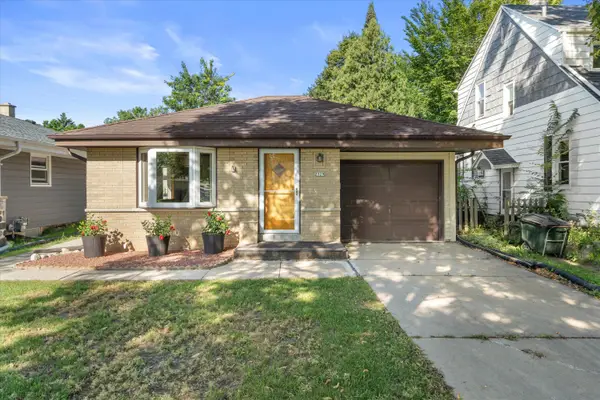 2329 N 115th St, Wauwatosa, WI 53226