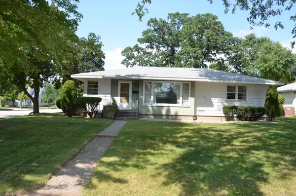 414 8th St S, La Crescent, MN 55947