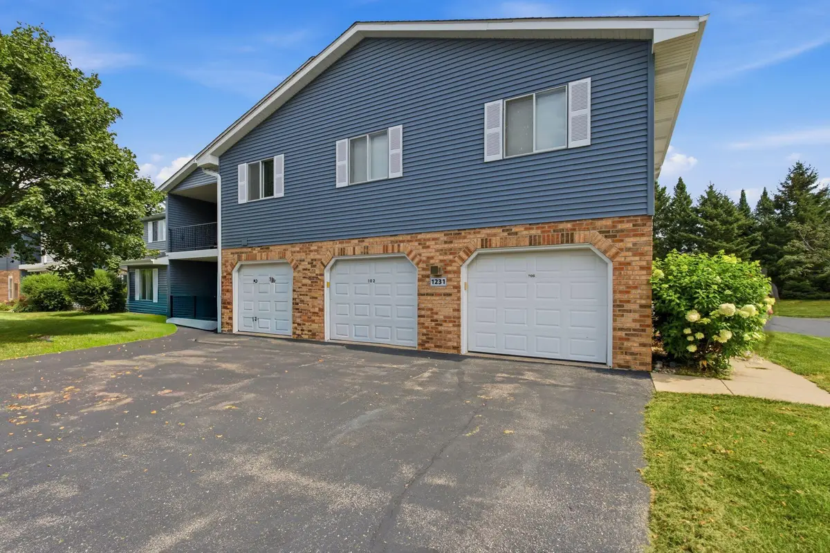 1231 N Sunnyslope Dr, Mount Pleasant, WI 53406 - #1
