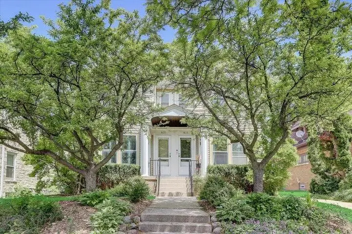 6118 W Wisconsin Ave, Wauwatosa, WI 53213 - #1
