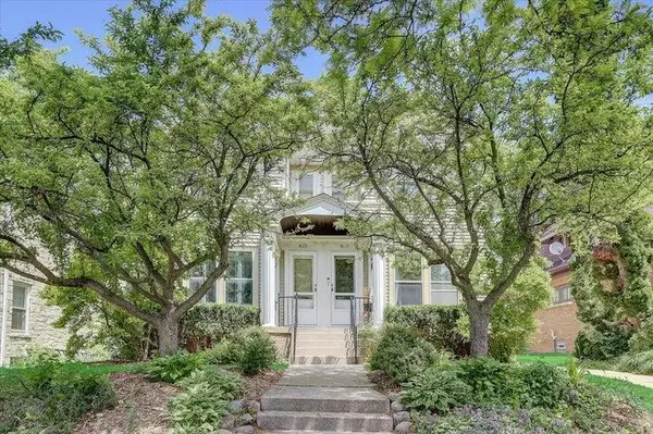 6118 W Wisconsin Ave, Wauwatosa, WI 53213