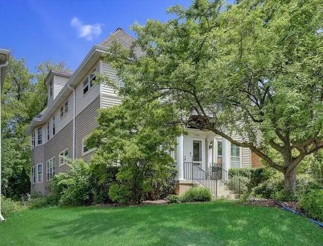 6118 W Wisconsin Ave, Wauwatosa, WI 53213 - #2