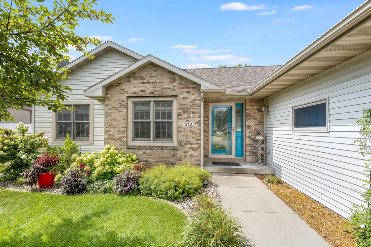 913 Oak Ave N, Onalaska, WI 54650 - #1