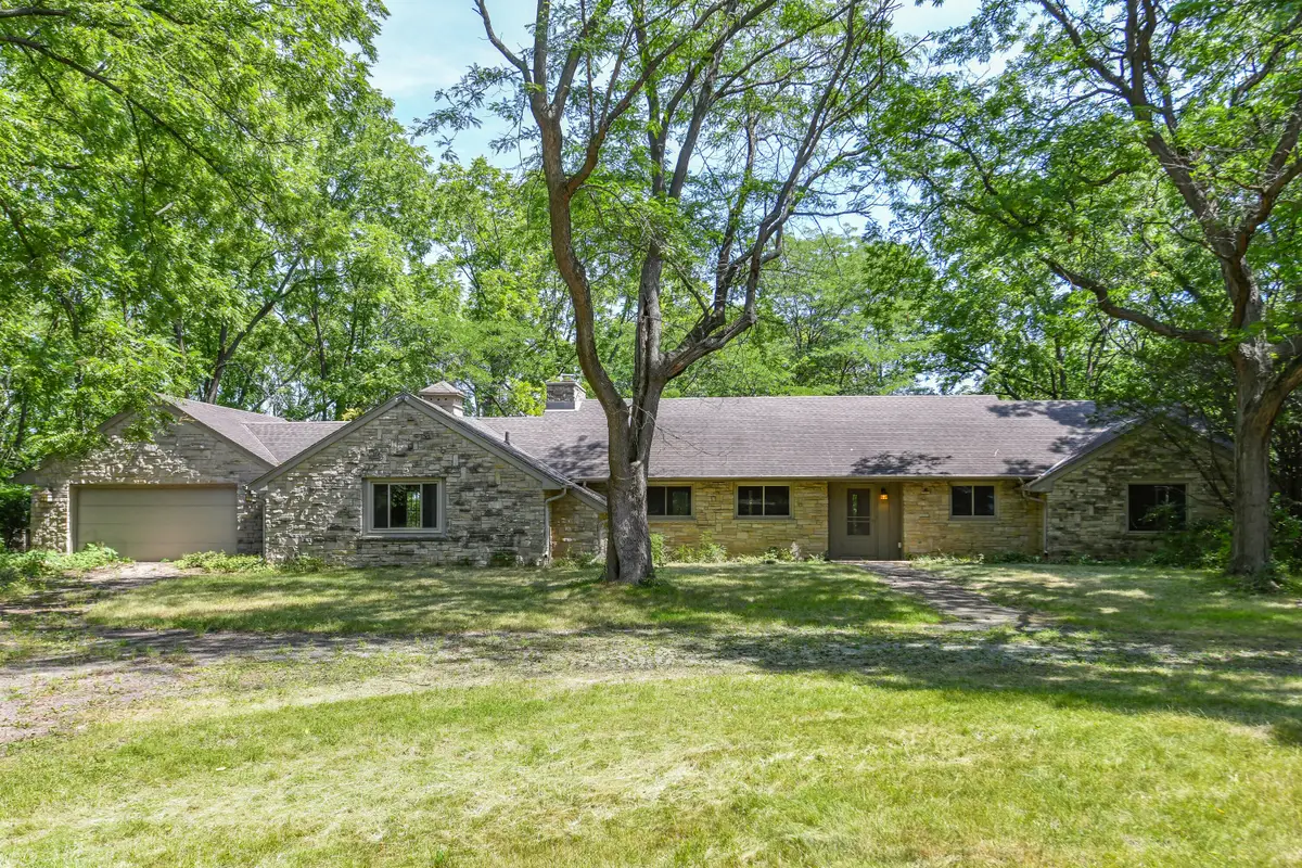W269S3178 Merrill Hills Rd, Waukesha, WI 53189 - #1
