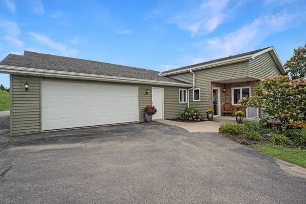 215 Watertower Cir, Iron Ridge, WI 53035