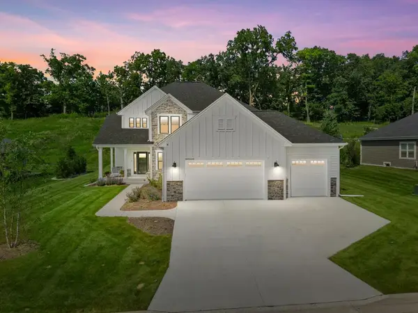 N69W23598 Donna Dr N, Sussex, WI 53089