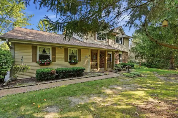 S69W32666 Westgate Dr, Mukwonago, WI 53149