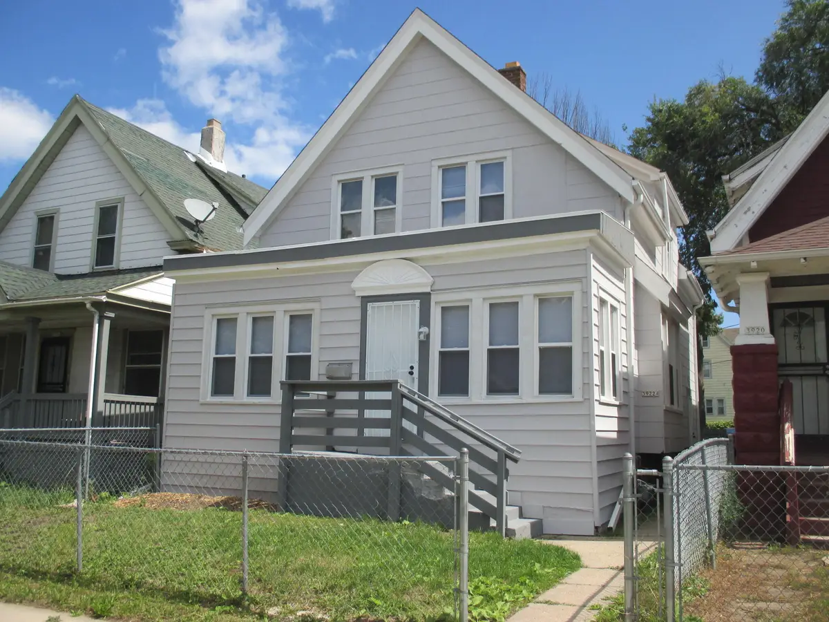 3922 N 19th Pl, Milwaukee, WI 53206 - #1