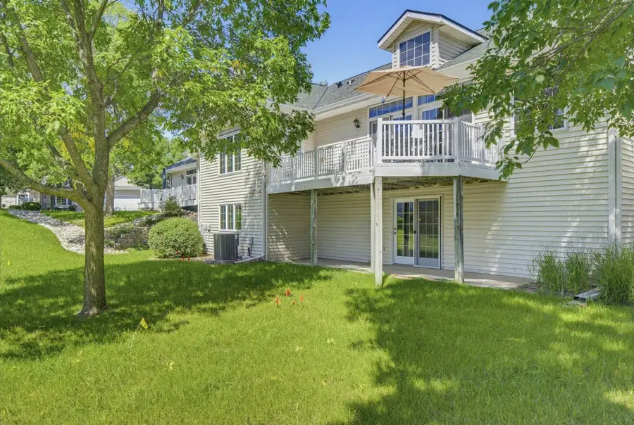 273 Cardinal Ln, Hartland, WI 53029 - #2