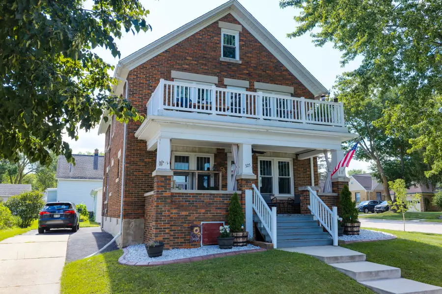 1517 Monroe St, West Bend, WI 53090 - #2