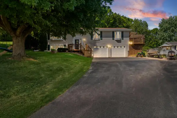 727 4th St N, La Crescent, MN 55947