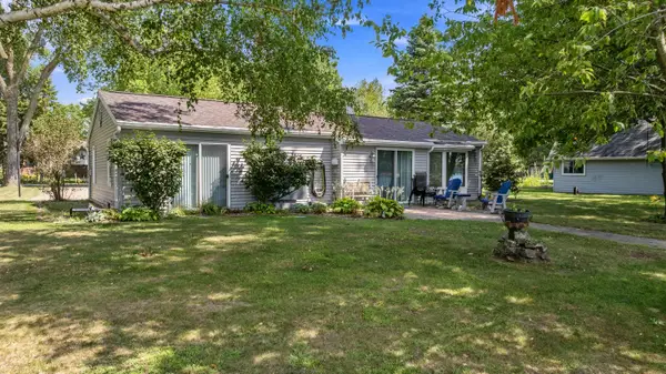 N9301 White Birch Ln, Neshkoro, WI 54960