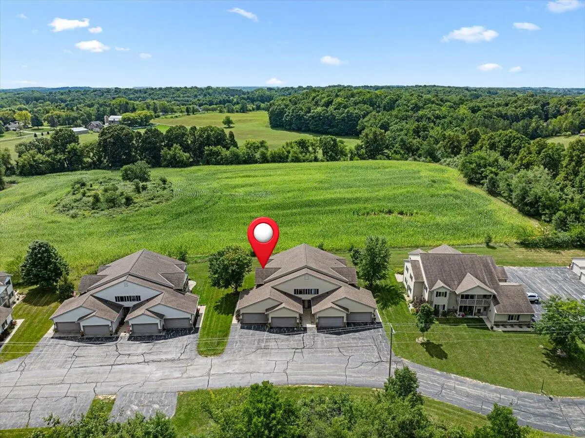 961 Spring Ct, Newburg, WI 53095 - #1