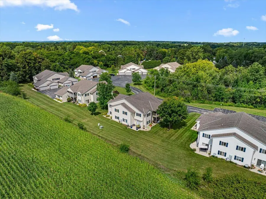 961 Spring Ct, Newburg, WI 53095 - #2