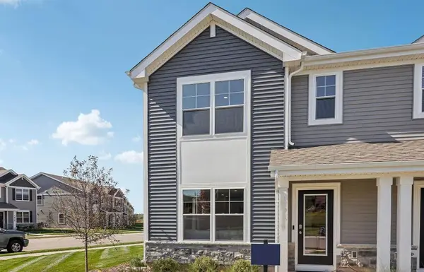 814 Heartland Dr, Burlington, WI 53105