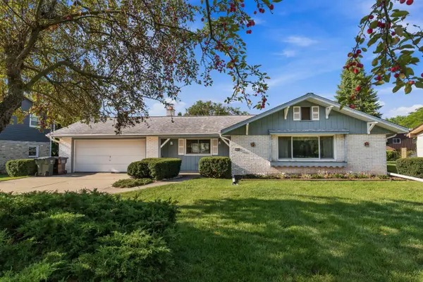 12945 W Brentwood Dr, New Berlin, WI 53151