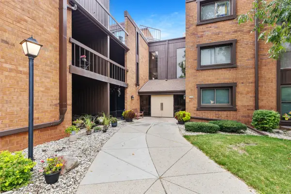 5200 S Tuckaway Blvd, Greenfield, WI 53221