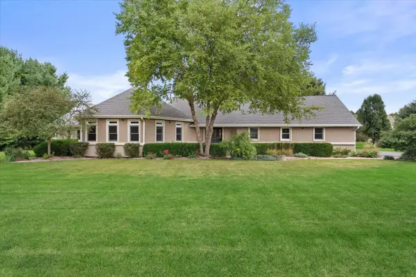 S29W30880 Wild Berry Ln, Genesee, WI 53188