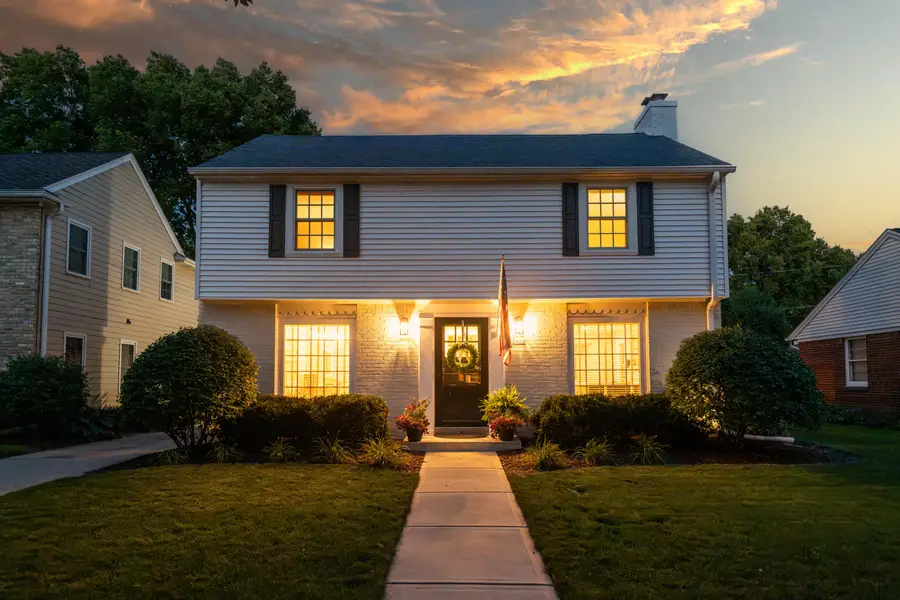 2426 N 93rd St, Wauwatosa, WI 53226 - #2