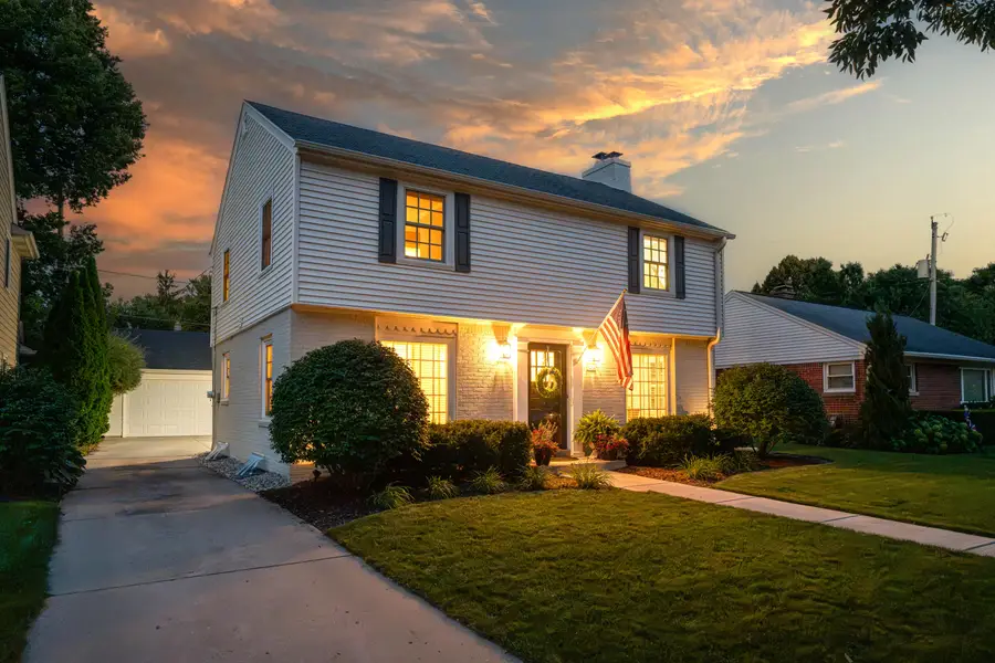2426 N 93rd St, Wauwatosa, WI 53226 - #3